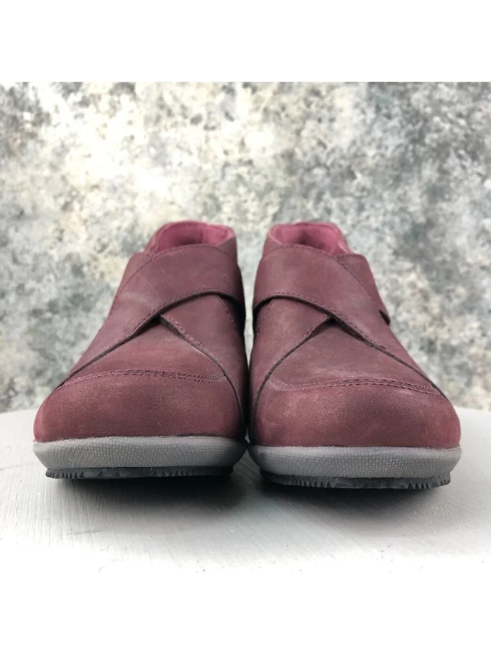 Mozo NWOT Women's Size 8 Descanso Purple Red Leather Wedge Heel Ankle Booties